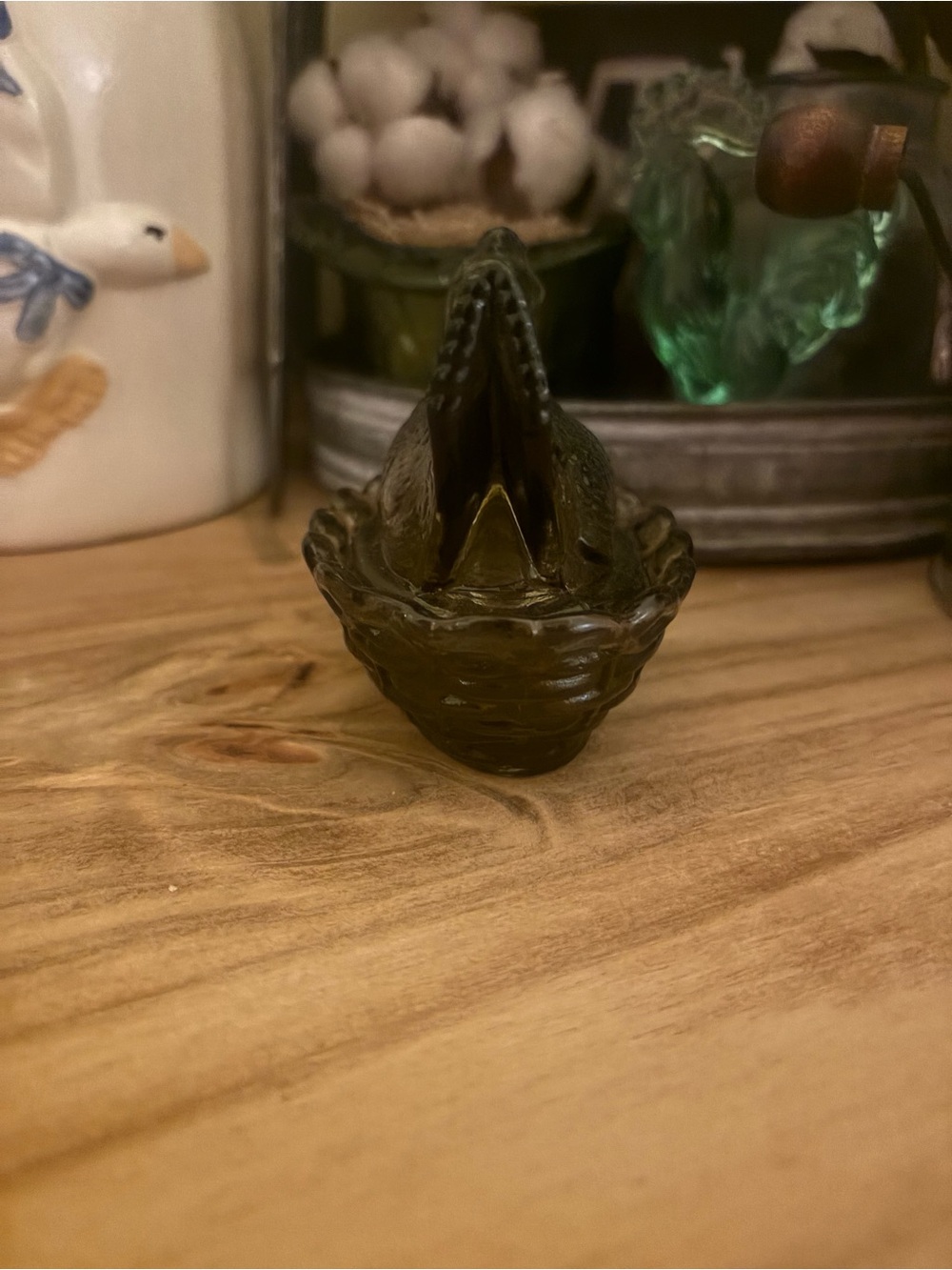 Rosso Smoke Titanium Hen on Nest - Picture 4 of 5